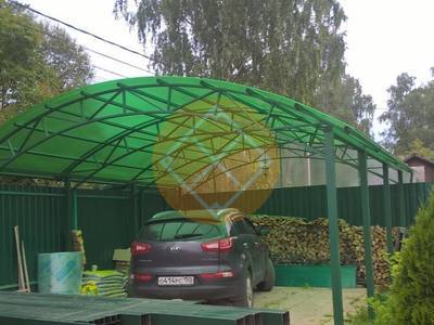 Стальной навес для машины с крышей из поликарбоната