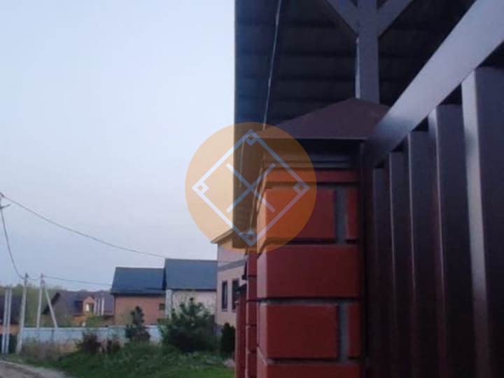 стальной навес для трех автомобилей из профнастила