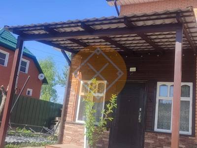 Навес к дому с односкатной формой крыши из профнастила
