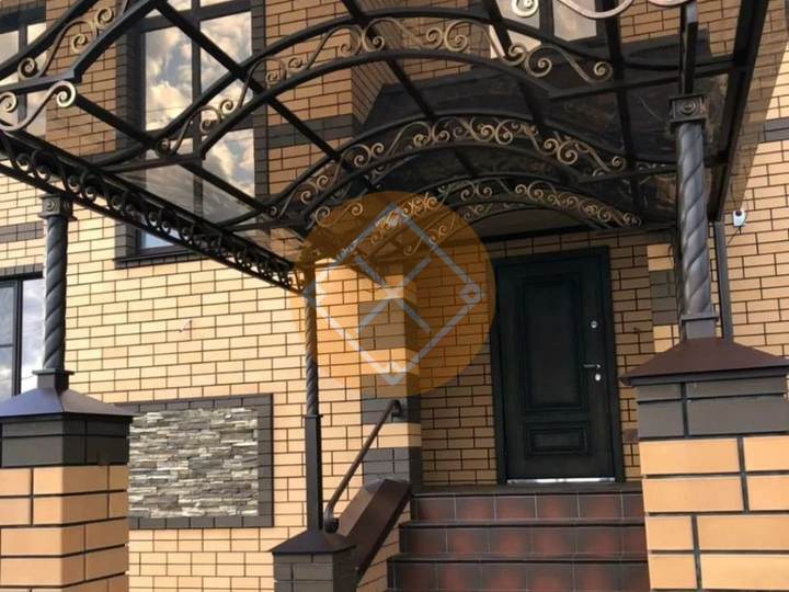 кованый навес над крыльцом