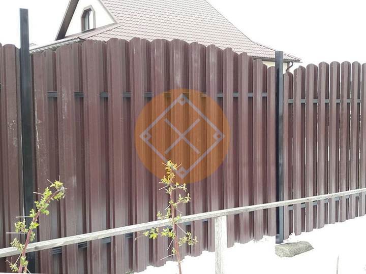 забор с двусторонним наполнением евроштакаетником