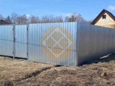 Забор из оцинкованного профнастила для участка