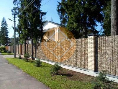 Забор с профлистом под камень на монолитном фундаменте