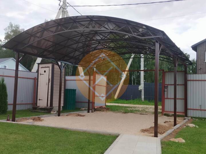 отдельностоящий арочный навес для загородного дома