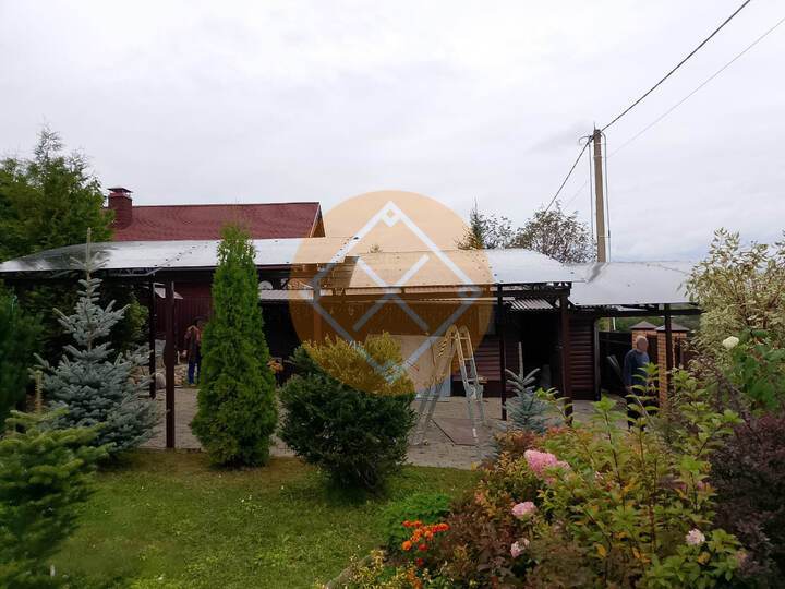 полуарочный навес сложной формы с покрытием сотовым поликарбонатом