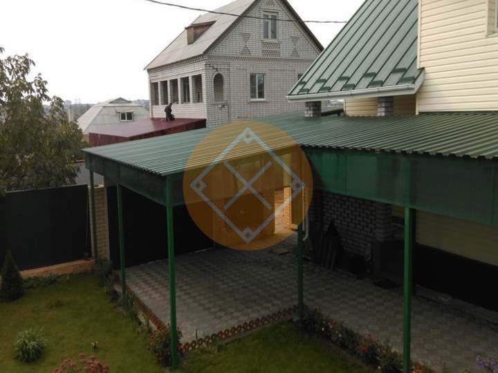 навес к дому с металлочерепицей
