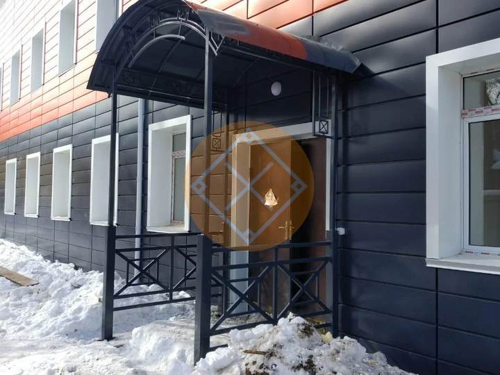 козырек с арочной крышей