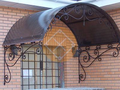 Арочный козырек с поликарбонатом