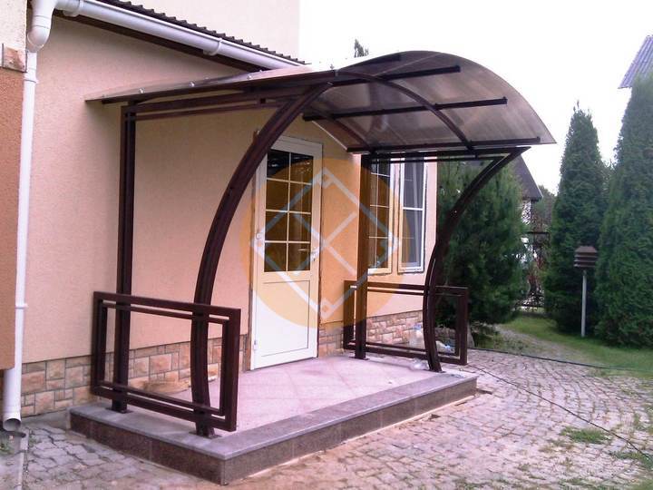 арочный козырек к дому