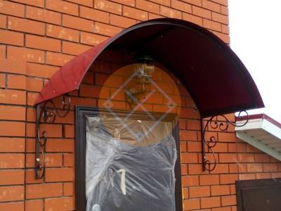 Козырек к дому с арочным видом ската