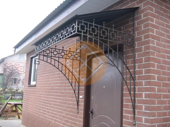 односкатный металлический козырек