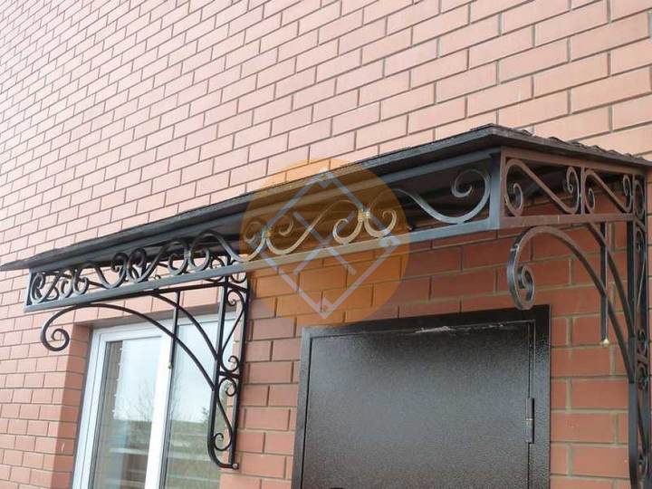односкатный козырек из профлиста