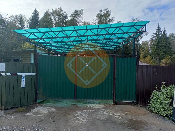 навес из поликарбоната зеленого цвета