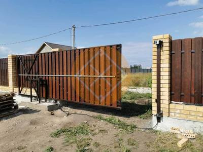 Откатные ворота из штакетника с автоматикой на выбор
