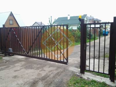 Откатные решетчатые ворота для дачного поселка