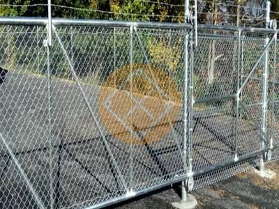 Металлические откатные ворота из рабицы