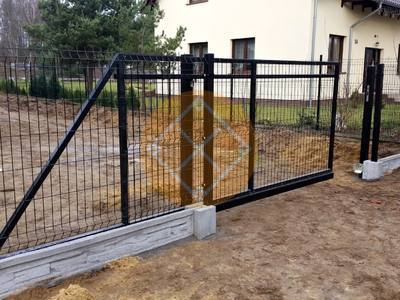 Откатные ворота с заполнением из 3D сетки