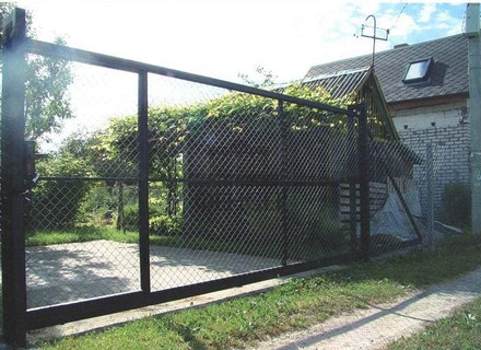 ворота откатные из сетки рабицы